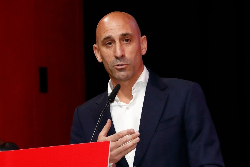 Luis Rubiales fue suspedido 90 días por la FIFA