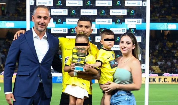 Pineda y su familia reciben el premio al Jugador de la Temporada