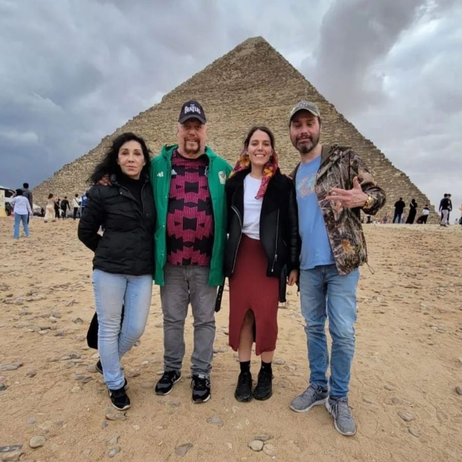 Enrique Bermúdez con su familia