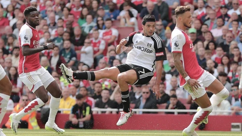 Jiménez durante una jugada ante el Arsenal