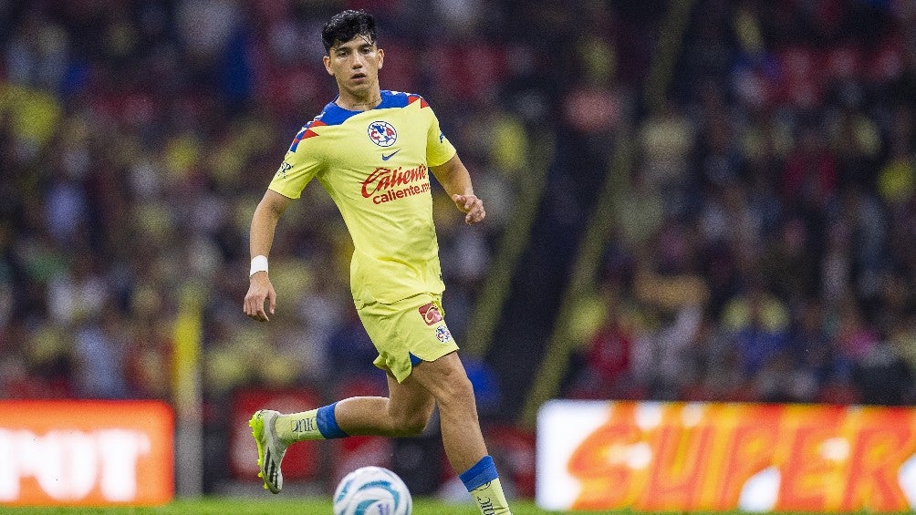 Kevin jugando con el América