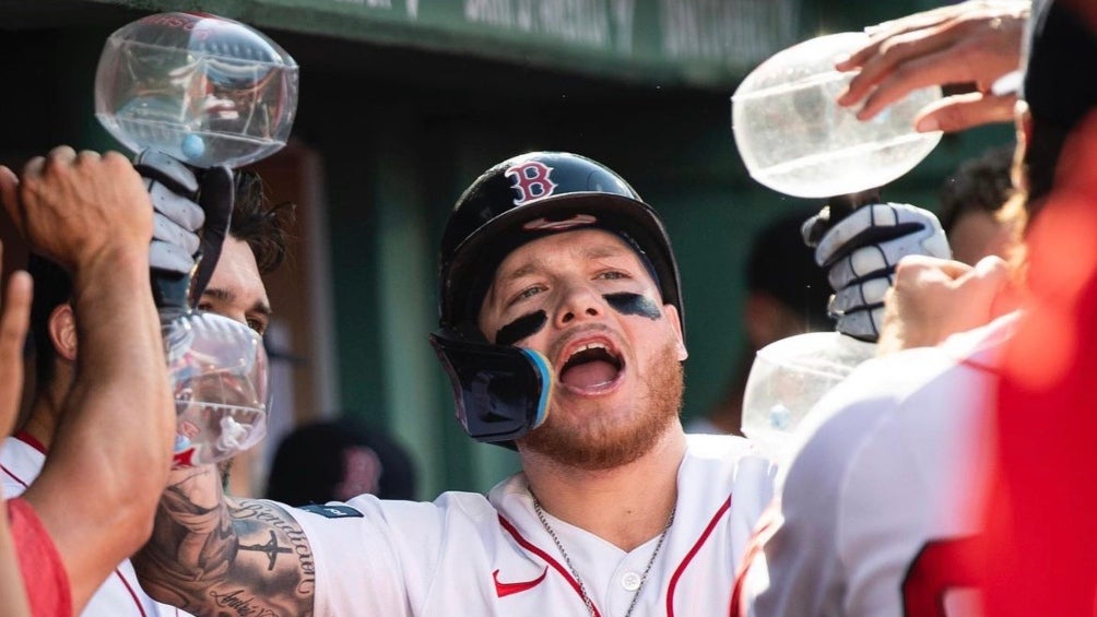 Álex Verdugo festejando home run 