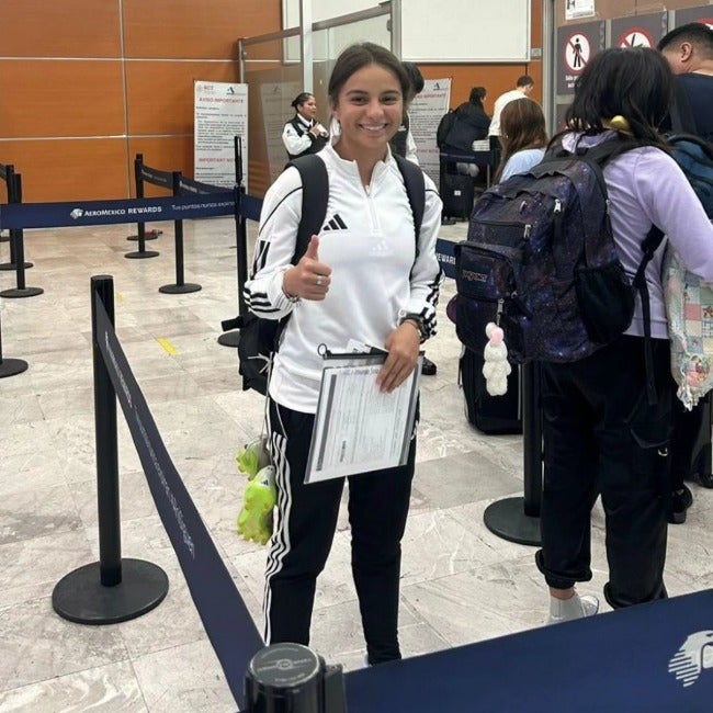 Alice Soto en el aeropuerto rumbo a Países Bajos