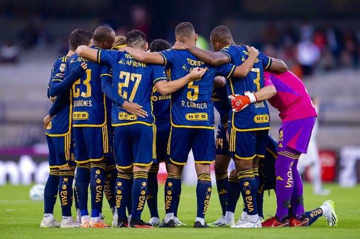 Tigres reunido previo al inicio del juego 