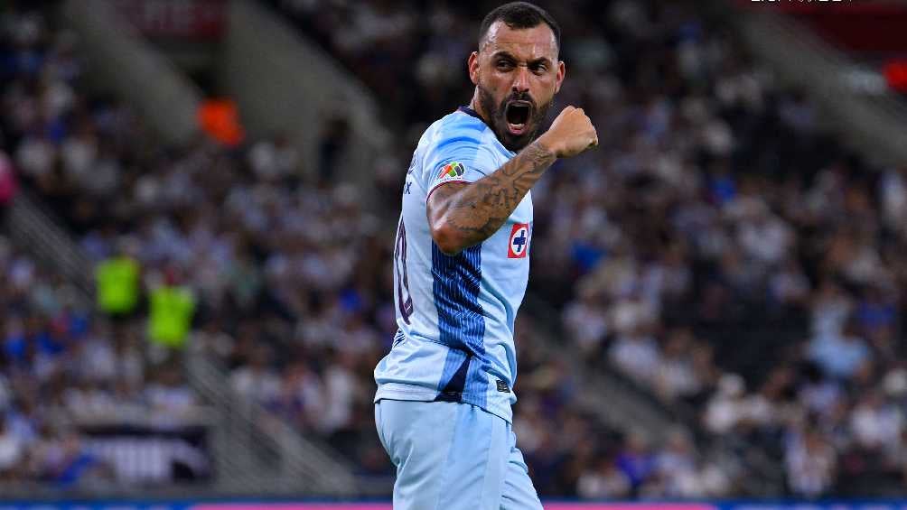 Moisés marcó su primer gol con Cruz Azul