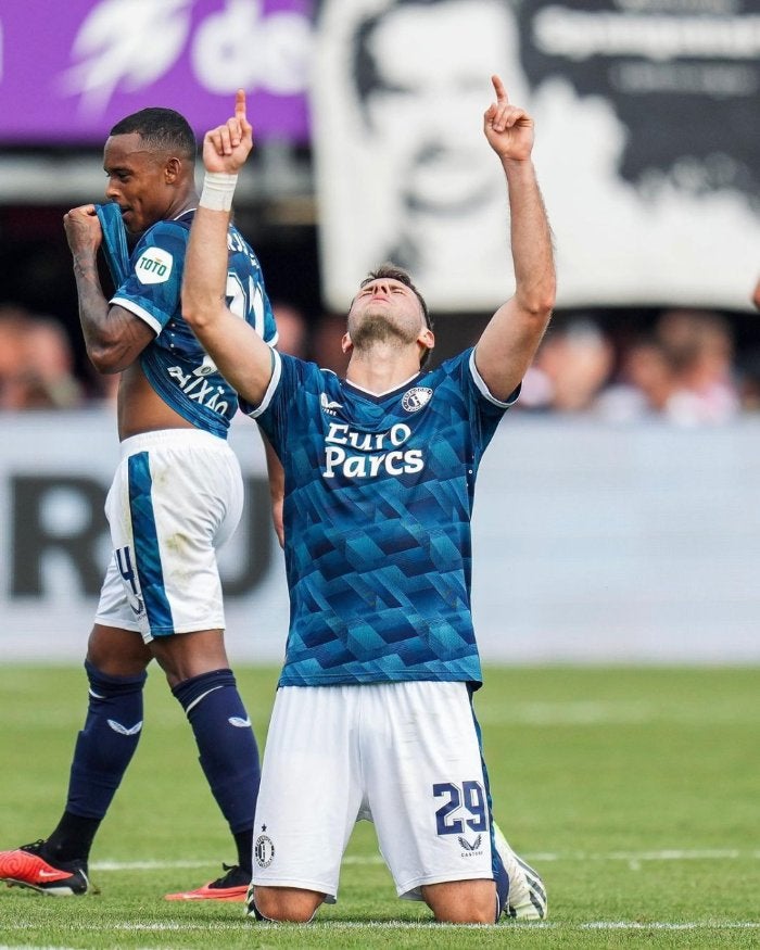 Giménez celebrando con el Feyenoord