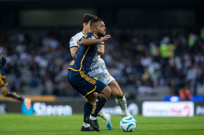 Tigres enfrentando a Pumas 