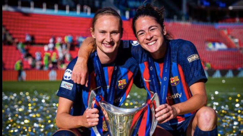 Torrejón celebra la Champions junto a Caroline Graham