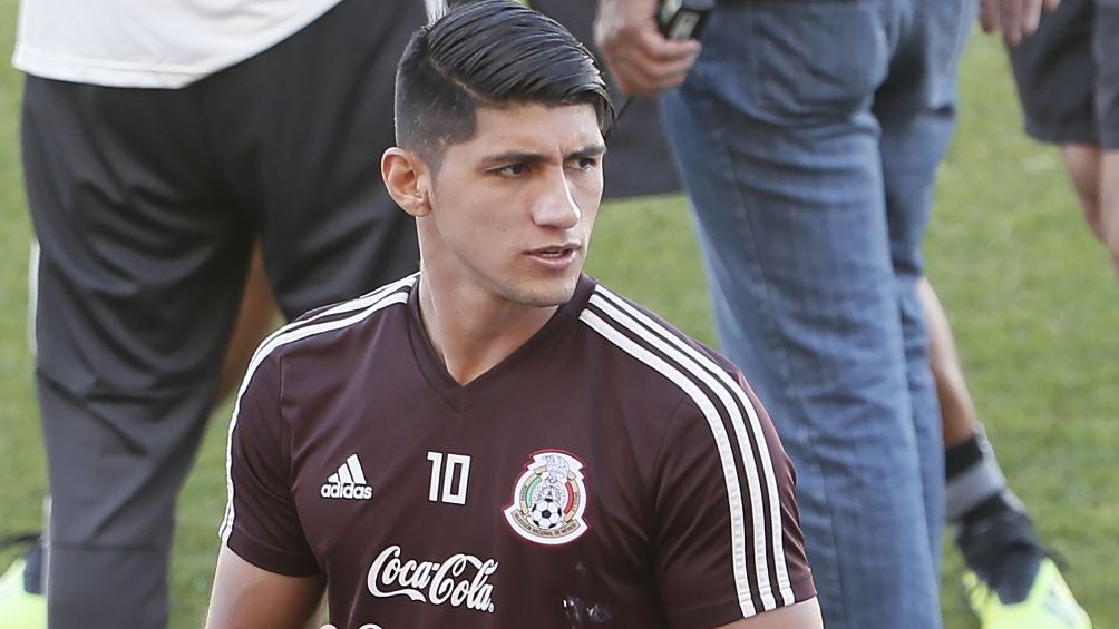 Alan Pulido también tendrá una charla con el técnico del Tri