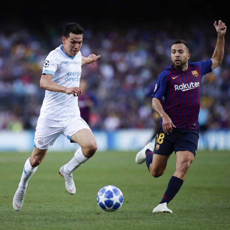 Chucky Lozano jugando Champions con el PSV