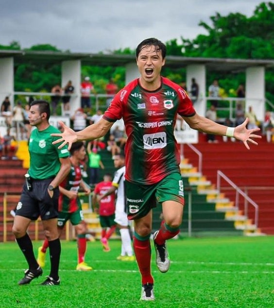 Cubo Torres festeja un gol