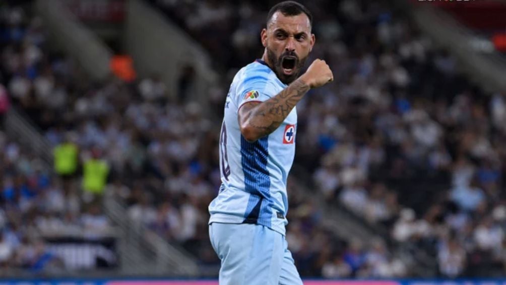 Moisés Vieira celebrando el segundo gol de la Máquina