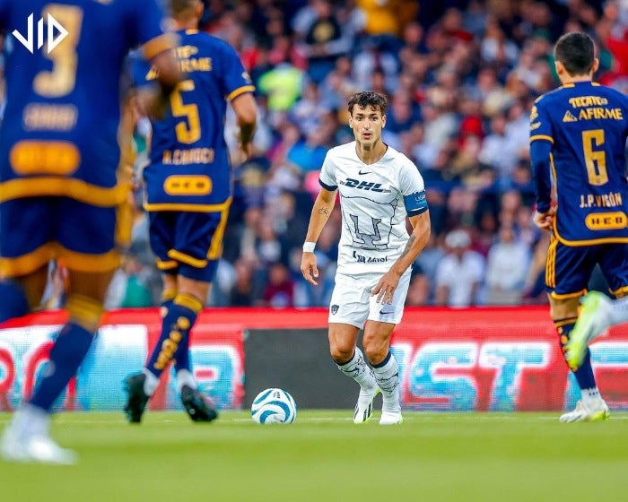 Dinenno jugando con los Pumas 