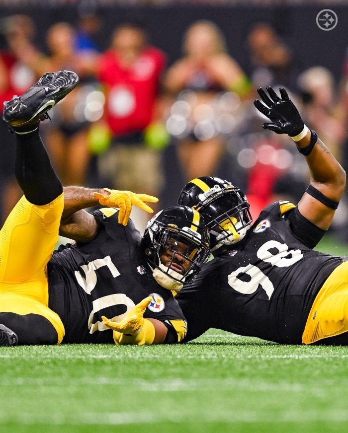 Jugadores de Steelers celebrando 