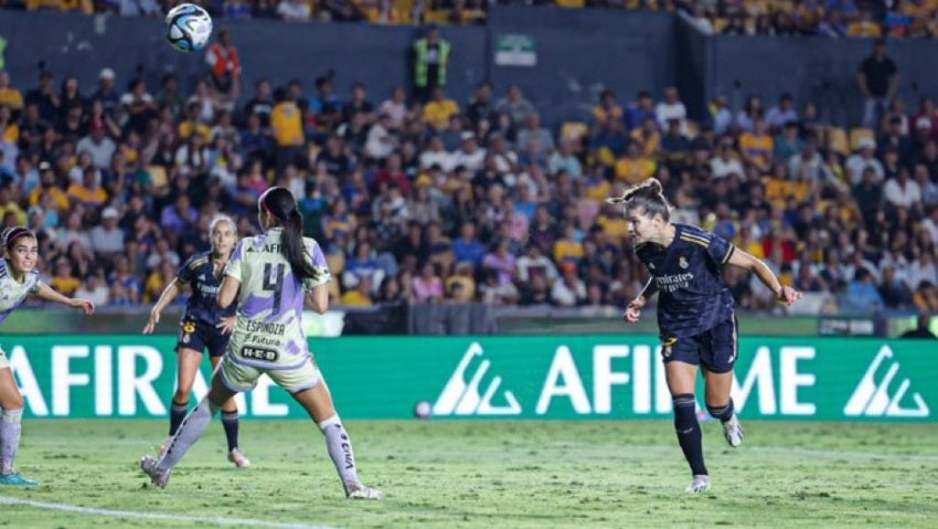 Cabezazo de gol por parte de Bruun 