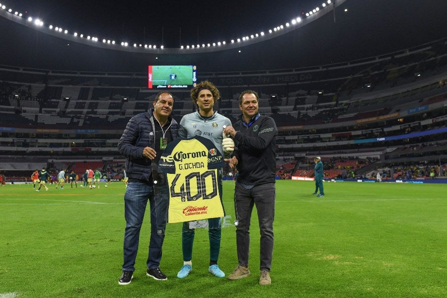 Cuauhtémoc Blanco con Guillermo Ochoa