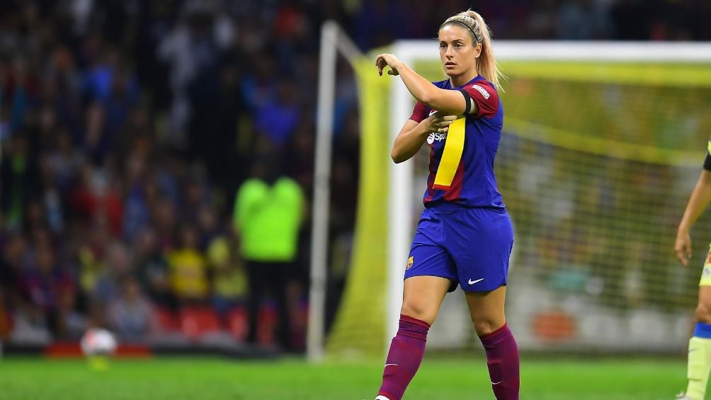 Alexia Putellas en la cancha del Estadio Azteca