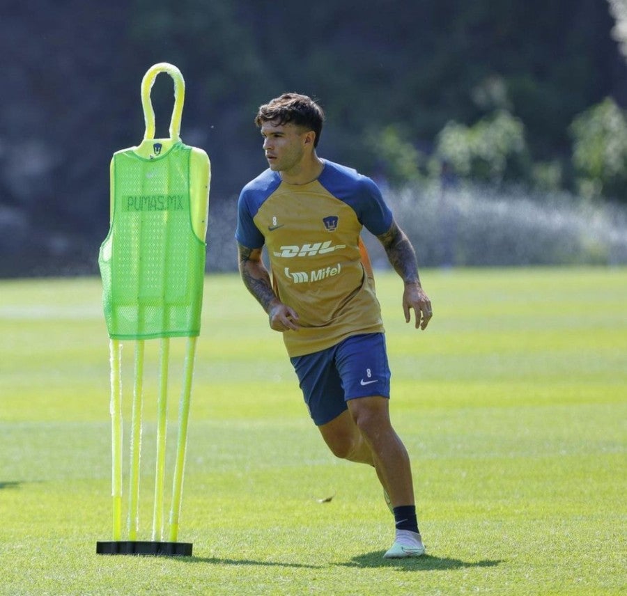 Christian Tabó en su primer entrenamiento con Pumas