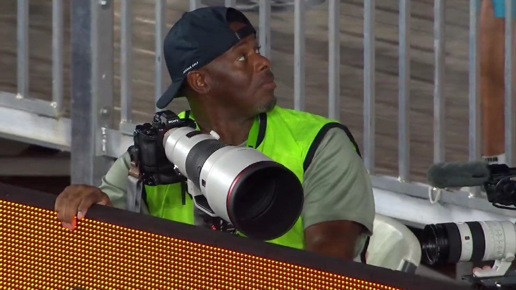 ¡Nadie se quiere perder a Messi! Ken Griffey Jr, miembro del Salón de la Fama de la MLB, está presente como fotógrafo en el juego del Inter de Miami vs Nashville