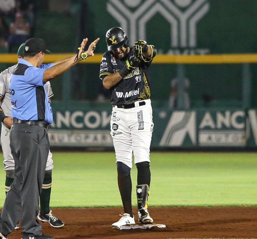 Partido entre Pericos y Leones 