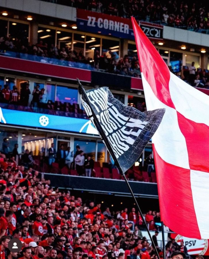 Ambiente en el Philips Stadion