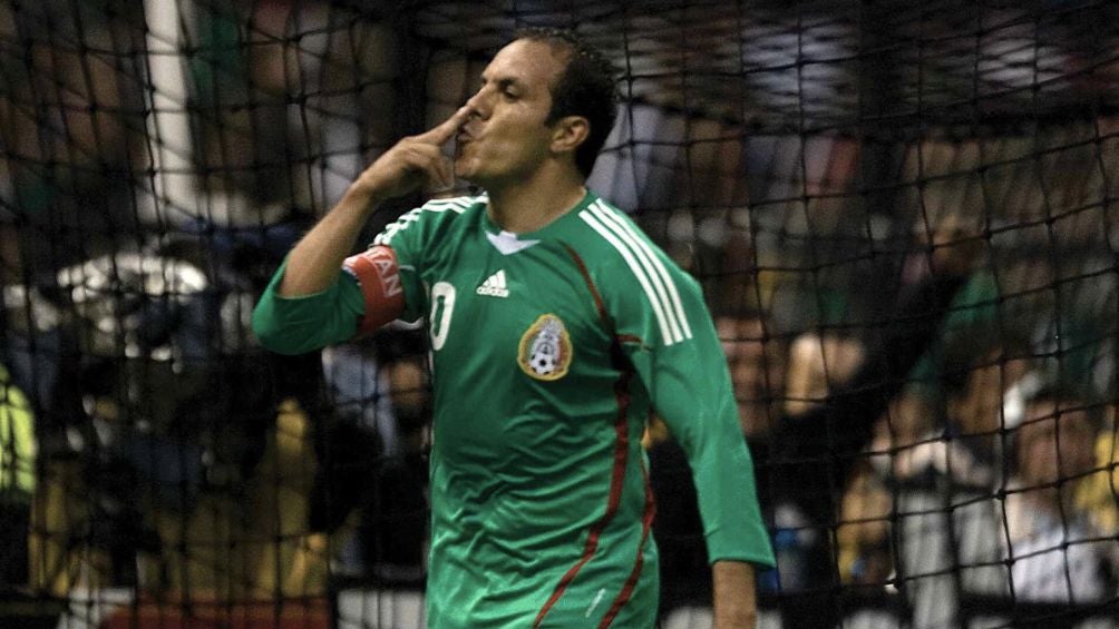 Blanco celebrando un gol con Selección Mexicana