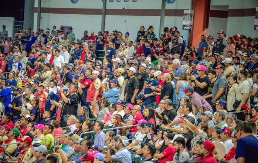 La afición pendiente en el estadio 