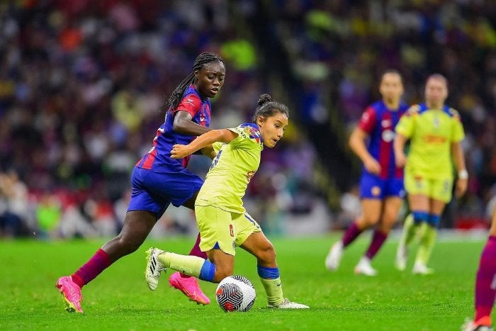 América y el FC Barcelona jugando en el Azteca