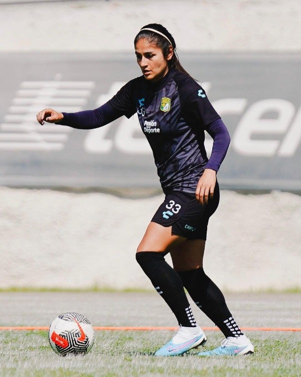 Jugadoras de León entrenando 