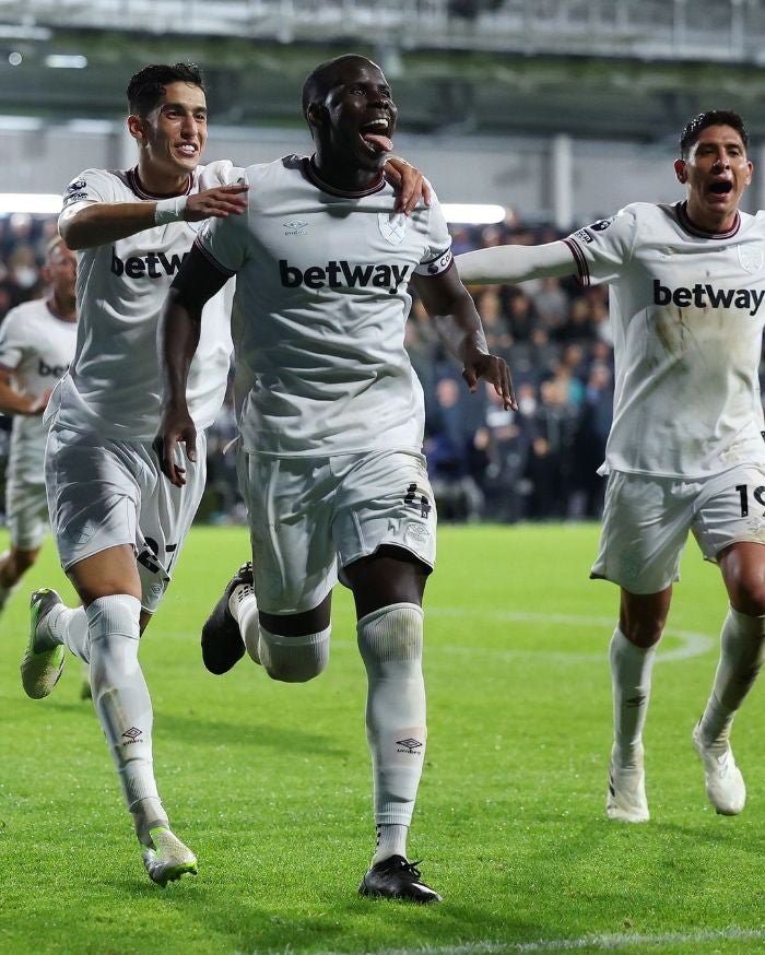 Álvarez celebrando el gol del West Ham 