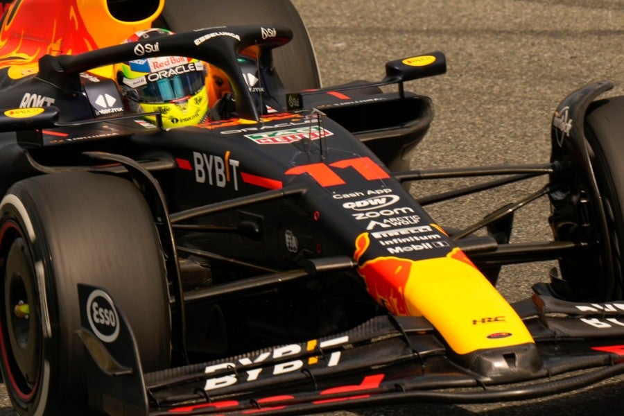 Checo Pérez con su RB19 en el GP de Monza