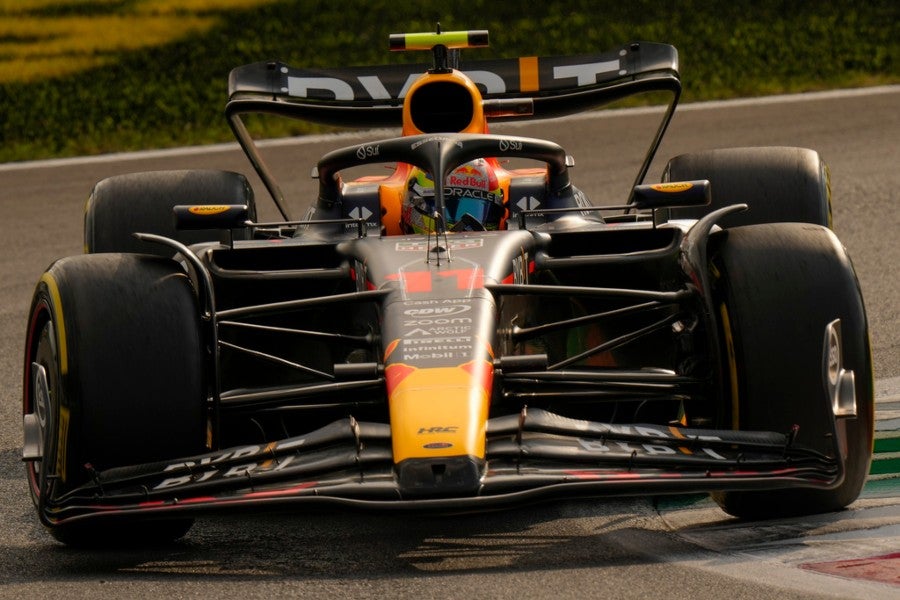 Checo y su RB19 en el Gran Premio de Monza