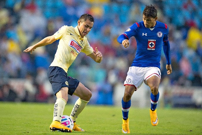 Cruz Azul jugando contra América 