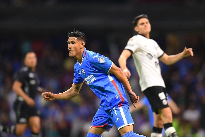 Cruz Azul enfrentando al América 