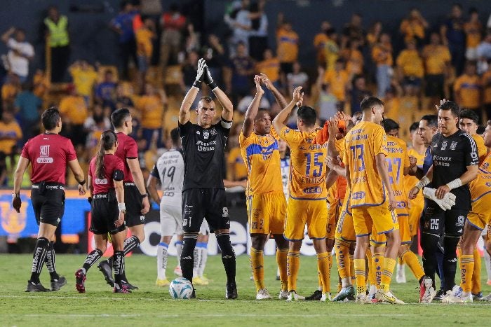 Tigres celebrando el triunfo 