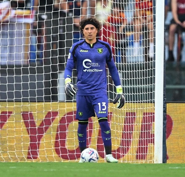 Guillermo Ochoa jugando en Italia 