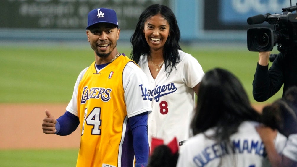 Natalia Bryant throws out the ceremonial first pitch for the @dodgers 💜💛