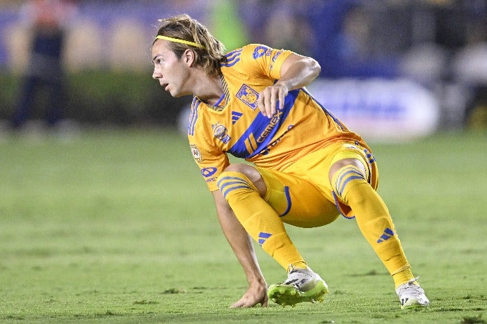 Sebastián Córdova abandonó el juego ante Tigres por lesión