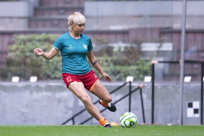 Miah entrenando con el Tri Femenil 