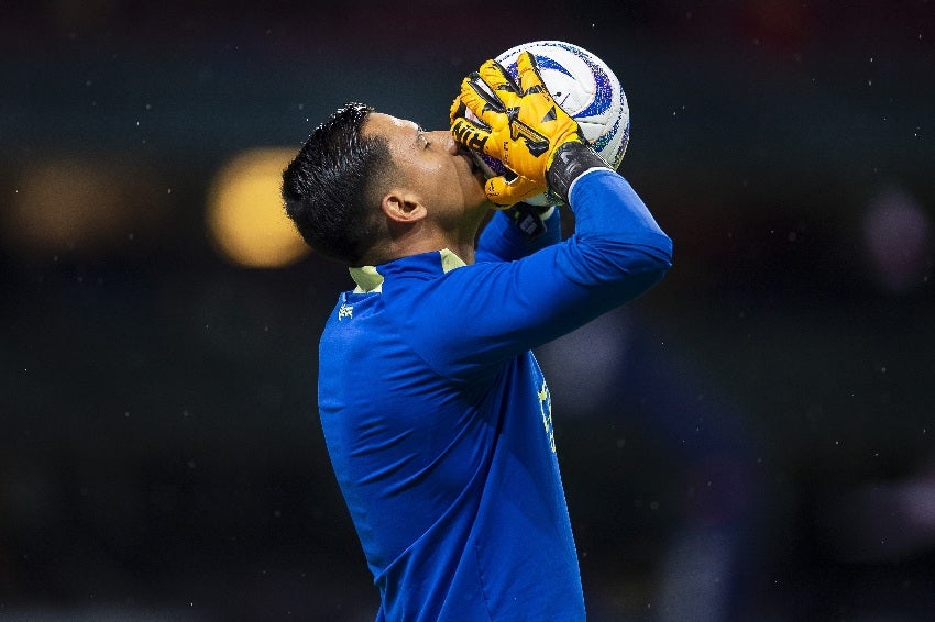 Luis Malagón con América en el Clásico Joven