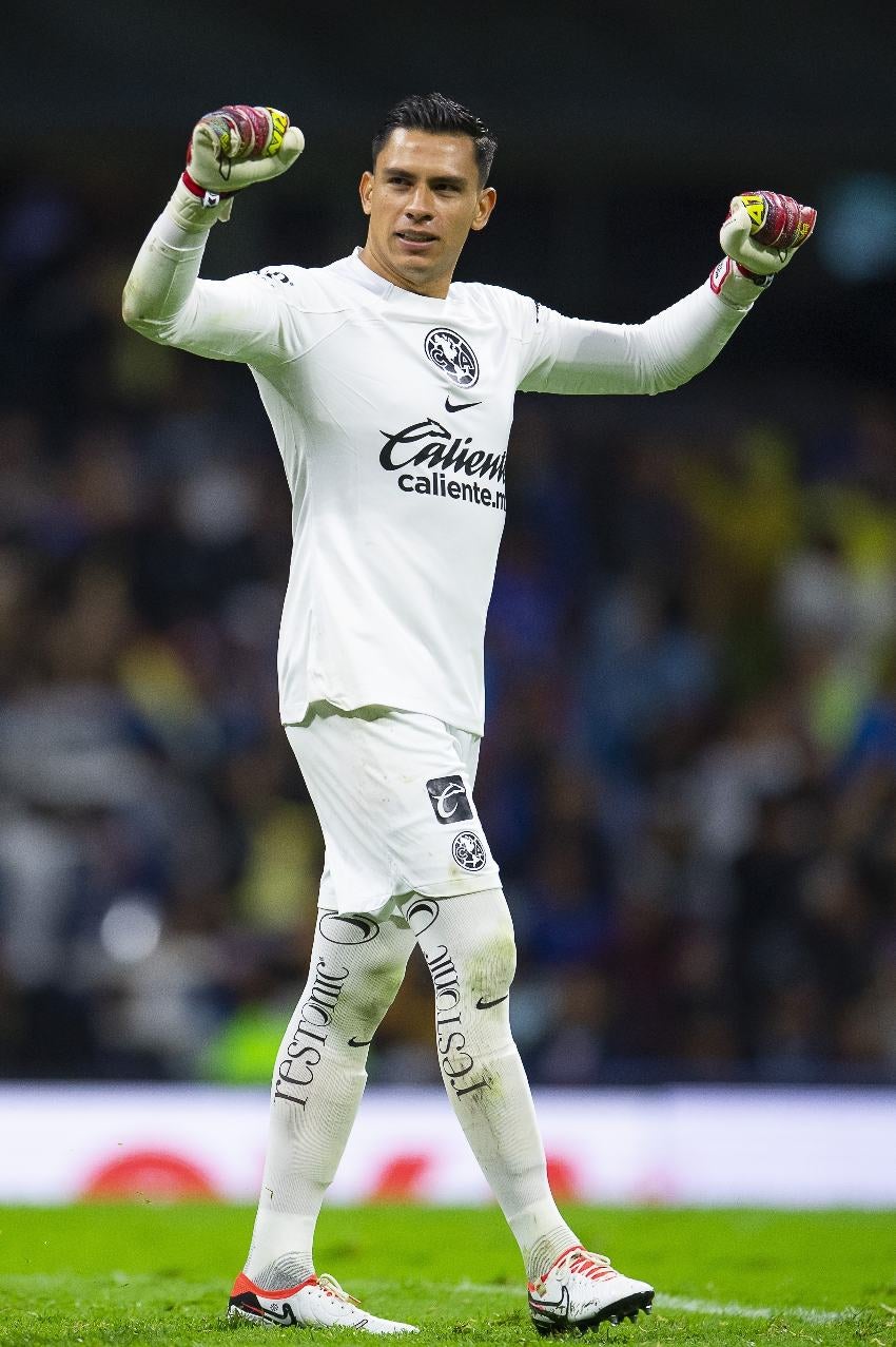 Luis Malagón con América en el Clásico Joven