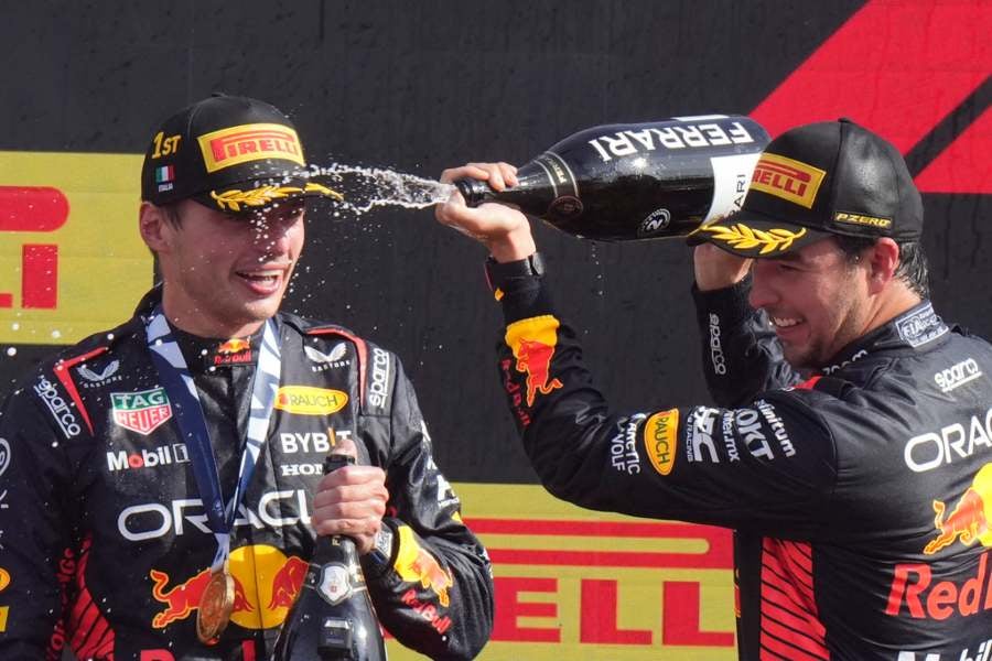 Max y Checo lograron el 1-2 en Monza