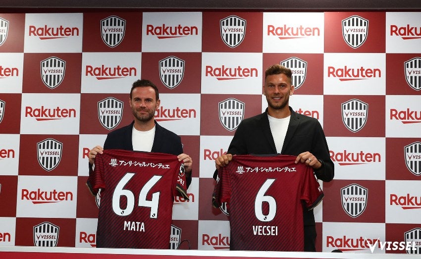 Juan Mata en su presentación con Vissel Kobe