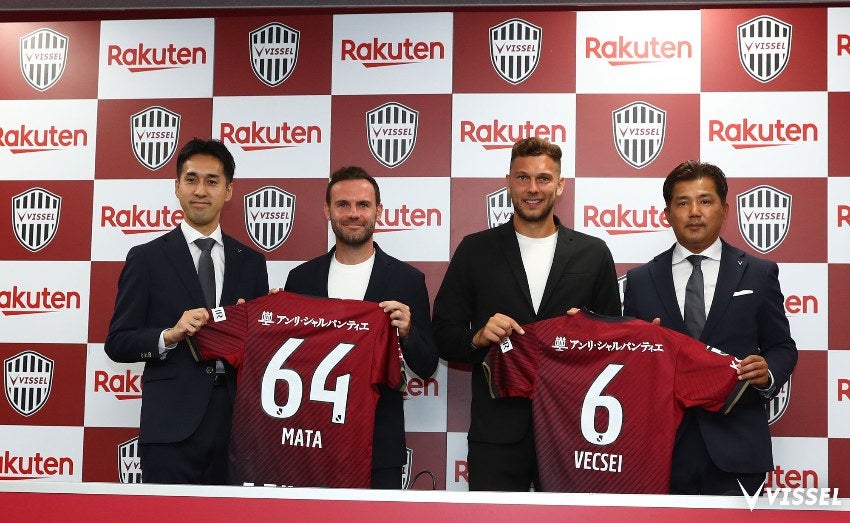 Juan Mata en su presentación con Vissel Kobe