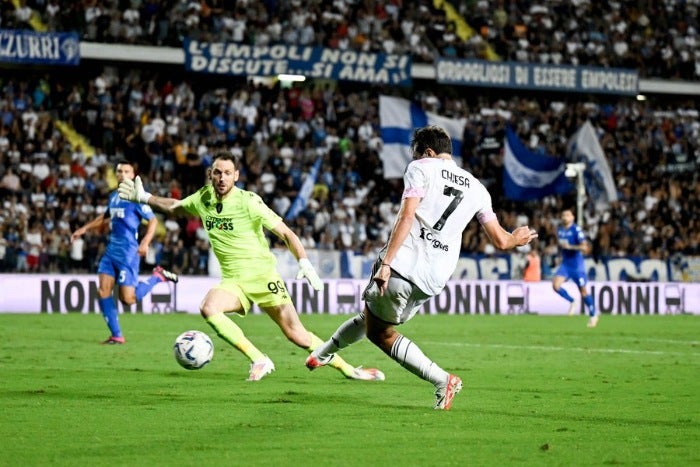 Federico Chiesa marcó el segundo en los últimos minutos