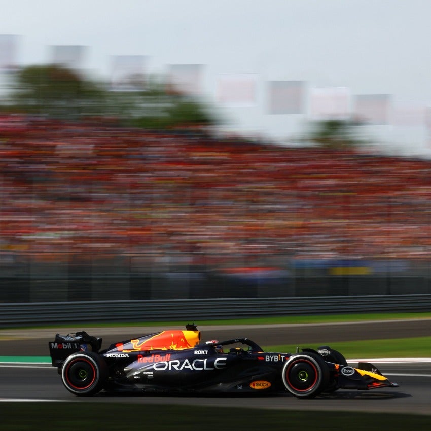 Checo Pérez corriendo en Italia 