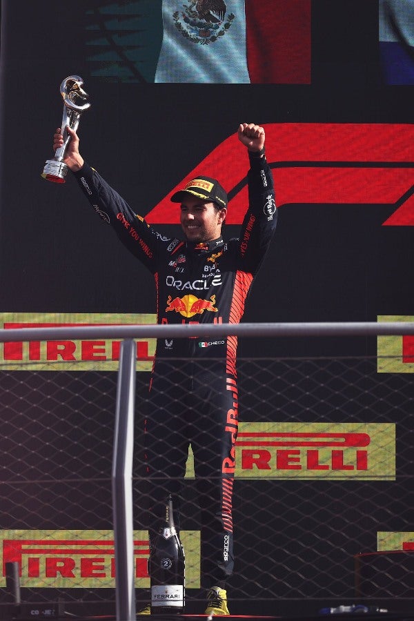 Sergio Pérez con la escudería de Red Bull