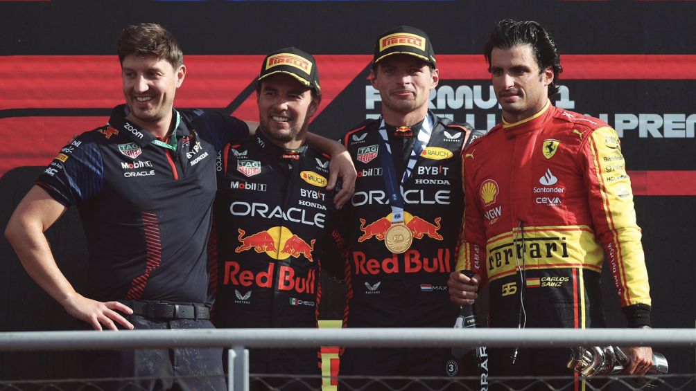 Pérez junto a Verstappen y Sainz en el podio de Monza