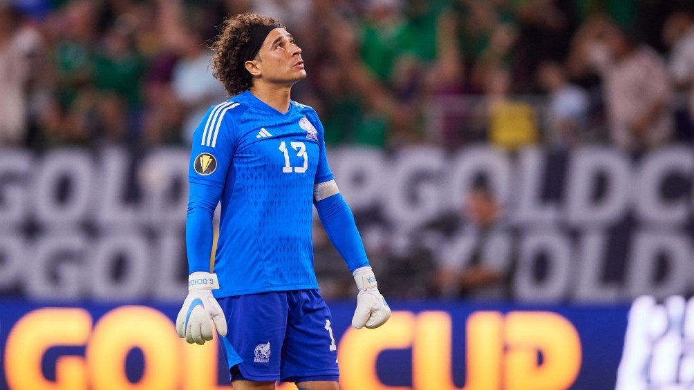 Ochoa durante un partido de la Selección