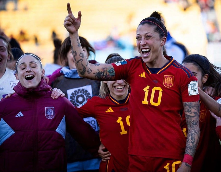 La futbolista celebrando 